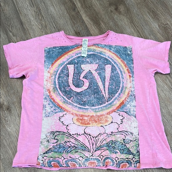 Magnolia Pearl Pink Graphic Tee - Picture 4 of 5